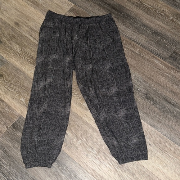 lululemon athletica Pants - Lululemon black white lightweight joggers women’s 12